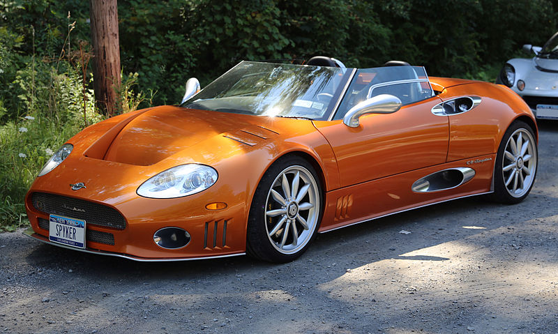 La C8 Spyder, le premier modèle de la marque (image Wikipedia)