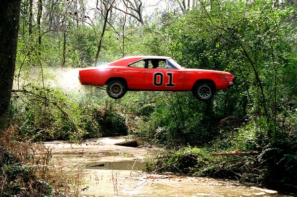 General Lee en action dans le film de 2004 (oui oui, ils ont osé en faire un long métrage)
