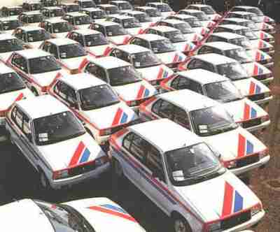 Les Chrono françaises en attente sur le parking d'Heuliez à Cerizay.