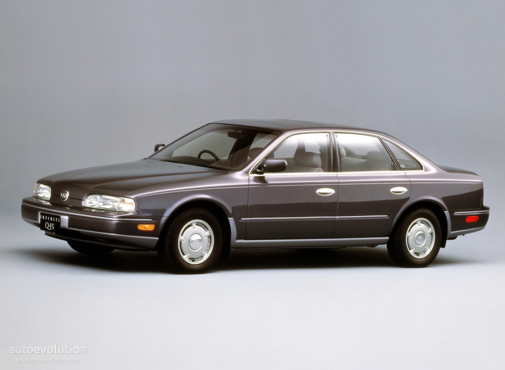 A son lancement en 1989, Infiniti propose la Q45, une Nissan President raccourcie.