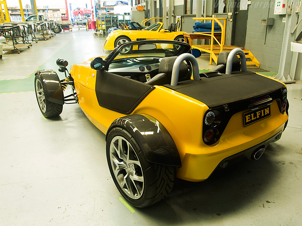 Elfin T5 Clubman, équipée d'un 4 cylindres Turbo de 264 ch.