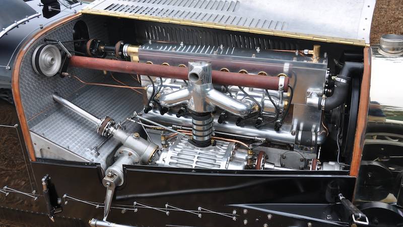 Le 8 en ligne refabriqué par Pur Sang (image: Sportscarsdigest.com)