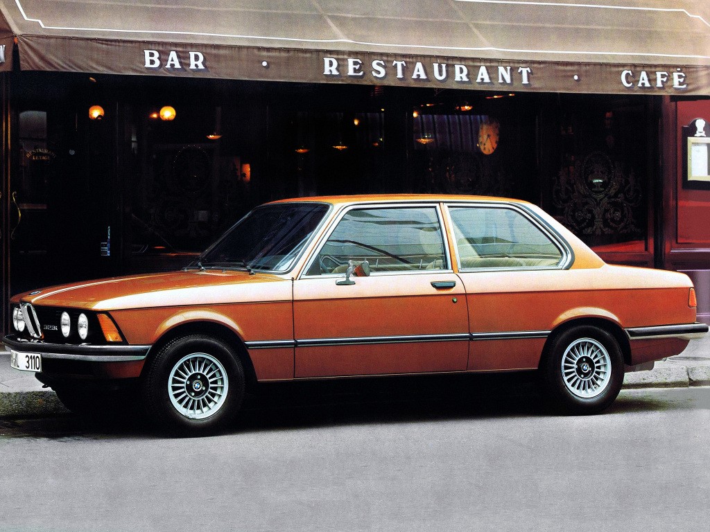 En haut de la gamme E21 se trouve la 323i