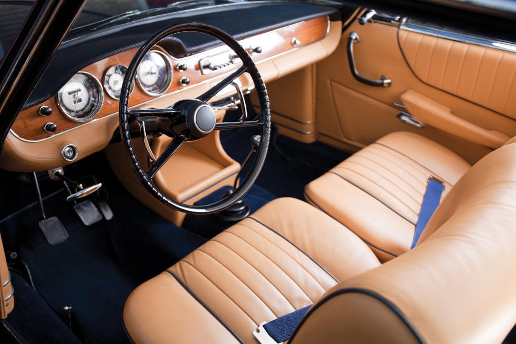 Un intérieur restauré de BMW 3200 CS