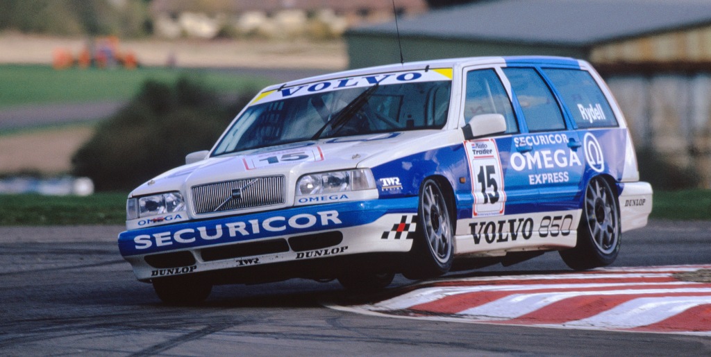 https://public.carjager.com/content/2019/12/18145210/Volvo-850-Estate-BTCC-02.jpg
