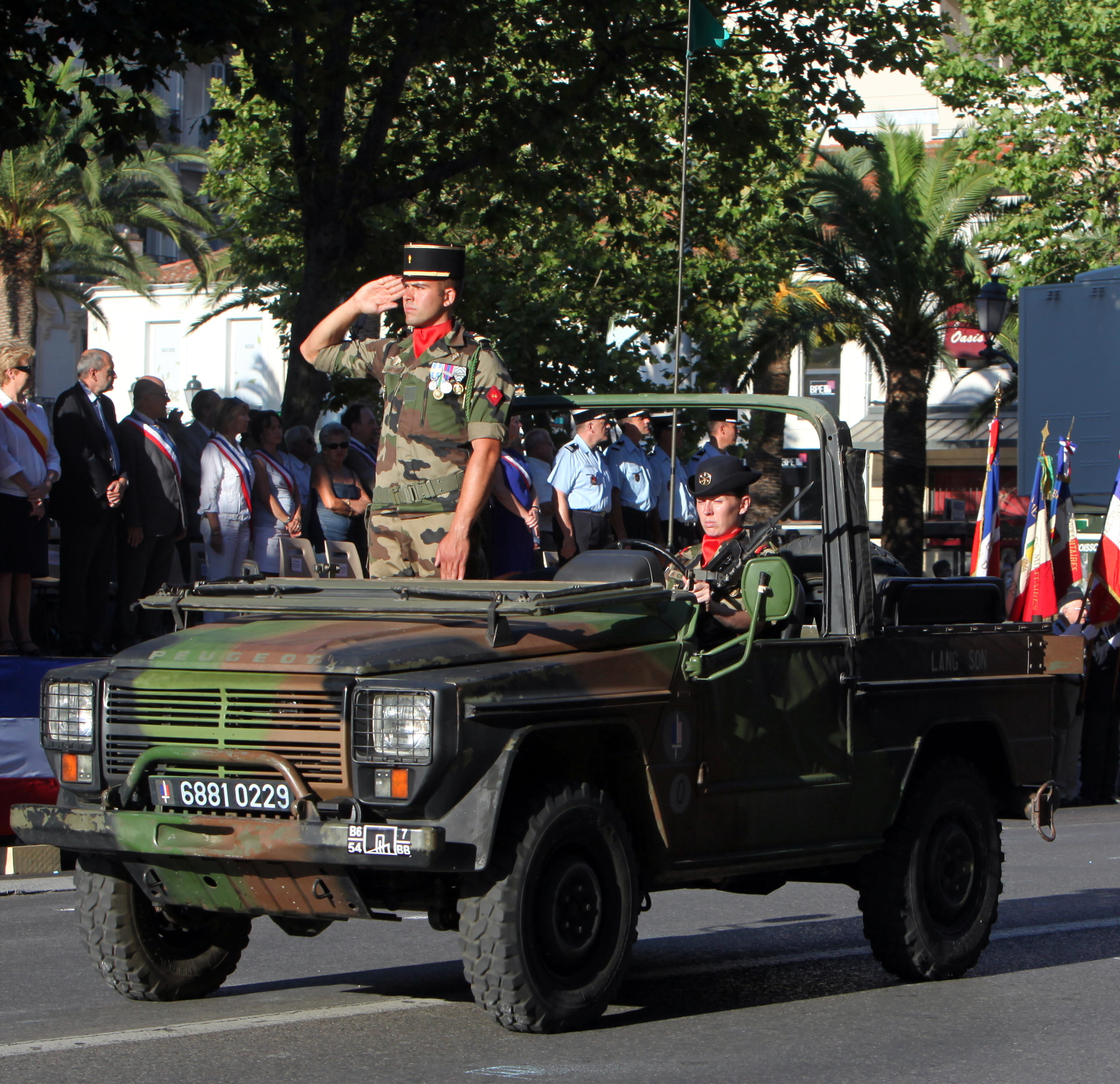 Solido 1/43 – Peugeot P4 Radio – Armée Française – Miniature Zamac Vert